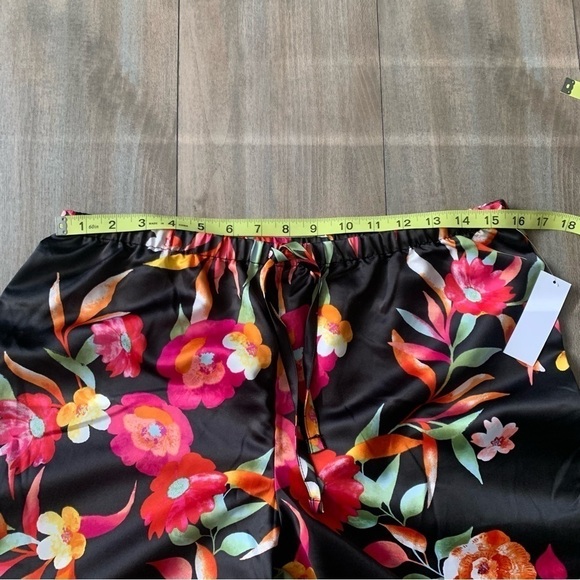 NWT Natori floral essential woven satin drawstring pant black multi medium - Picture 4 of 7